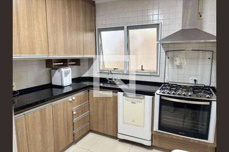 Cozinha de casa de condomínio à venda com 3 quartos, 187m² em Tamboré, Santana de Parnaíba