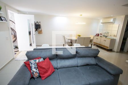 Sala de Estar de casa à venda com 3 quartos, 117m² em Jacarepaguá, Rio de Janeiro