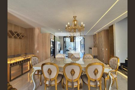 Sala  de casa de condomínio à venda com 4 quartos, 400m² em Recreio dos Bandeirantes, Rio de Janeiro