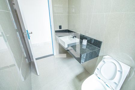 banheiro de casa para alugar com 4 quartos, 255m² em Heliópolis, Belo Horizonte