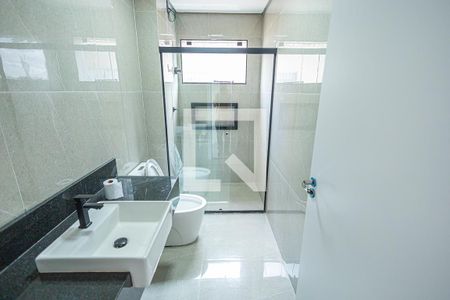 banheiro de casa para alugar com 4 quartos, 255m² em Heliópolis, Belo Horizonte