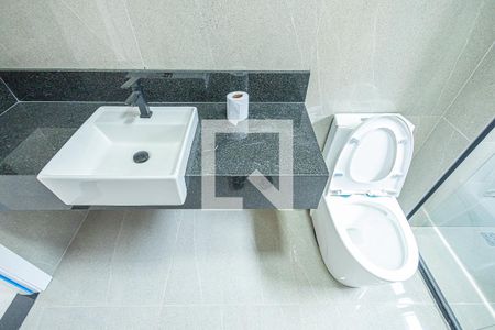 banheiro de casa para alugar com 4 quartos, 255m² em Heliópolis, Belo Horizonte