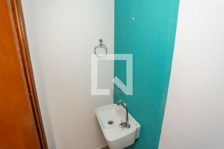 Lavabo de casa de condomínio para alugar com 2 quartos, 60m² em Vila Paranagua, São Paulo