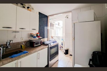 Cozinha e Área de Serviço de apartamento para alugar com 2 quartos, 50m² em Sagrada Família, Belo Horizonte