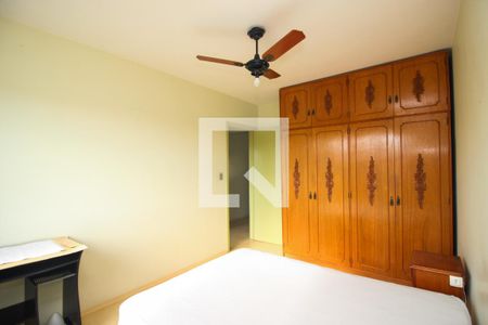 Quarto 1 de apartamento para alugar com 2 quartos, 100m² em Cristal, Porto Alegre