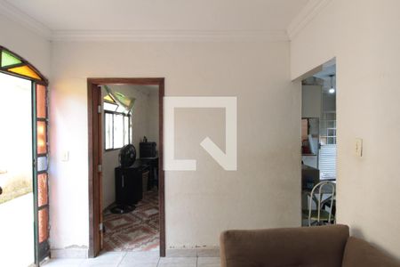 Sala de casa à venda com 3 quartos, 200m² em Rio Branco, Belo Horizonte