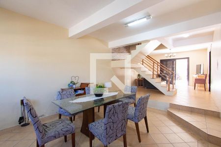 Casa à venda com 7 quartos, 483m² em Fátima, Canoas