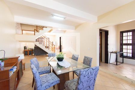 Casa à venda com 7 quartos, 483m² em Fátima, Canoas