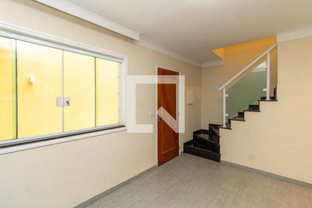 Sala de casa de condomínio para alugar com 2 quartos, 84m² em Vila Mazzei, São Paulo