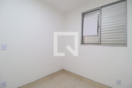 Quarto 2 de apartamento para alugar com 3 quartos, 45m² em Santa Mônica, Uberlândia