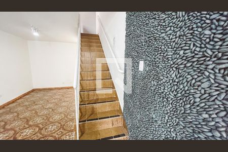 Escada de casa à venda com 3 quartos, 106m² em Chora Menino, São Paulo