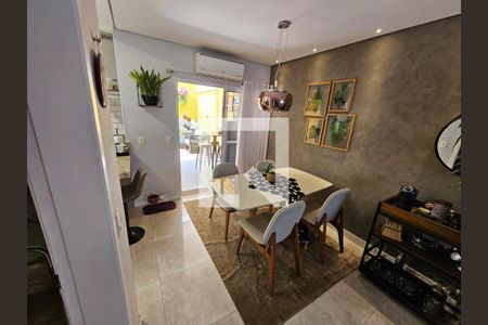 Sala de casa de condomínio à venda com 3 quartos, 100m² em Fazenda Santa Cândida, Campinas