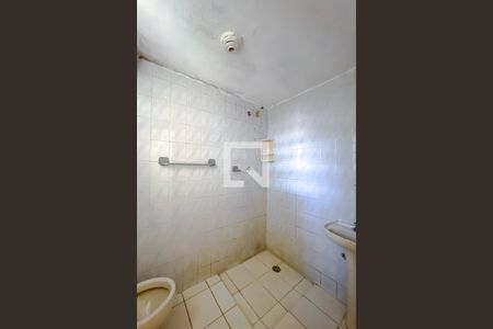 Banheiro de casa para alugar com 1 quarto, 50m² em Vila Invernada, São Paulo