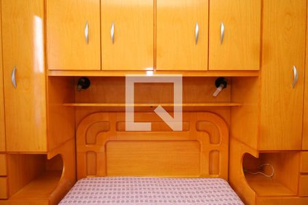 Quarto 1 de apartamento para alugar com 2 quartos, 58m² em Vila Carmosina, São Paulo