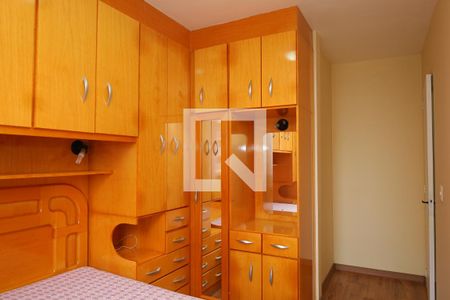 Quarto 1 de apartamento para alugar com 2 quartos, 58m² em Vila Carmosina, São Paulo