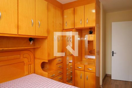 Quarto 1 de apartamento para alugar com 2 quartos, 58m² em Vila Carmosina, São Paulo