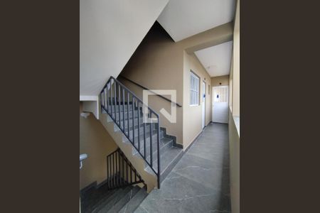 Escada Externa  de casa para alugar com 1 quarto, 40m² em Vila Brasilina, São Paulo