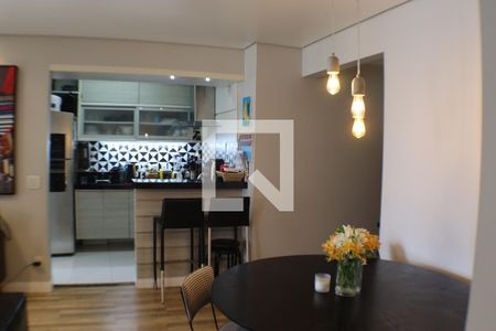 Sala de apartamento à venda com 2 quartos, 74m² em Jardim Tupanci, Barueri