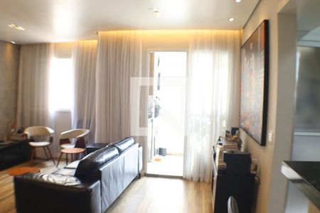 Sala de apartamento à venda com 2 quartos, 74m² em Jardim Tupanci, Barueri