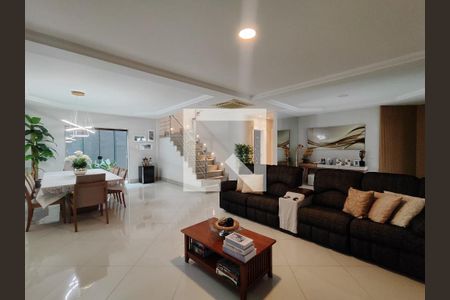 Sala de casa de condomínio à venda com 4 quartos, 320m² em Barra da Tijuca, Rio de Janeiro