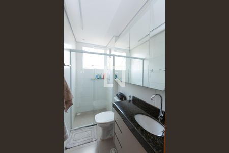 banheiro suite de apartamento para alugar com 2 quartos, 53m² em Eldorado, Contagem