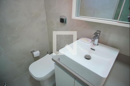 Banheiro da Suíte de apartamento para alugar com 2 quartos, 162m² em Passo D’areia, Porto Alegre