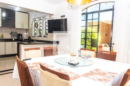 Sala de Jantar de casa à venda com 4 quartos, 300m² em Jardim Santa Helena, São Paulo