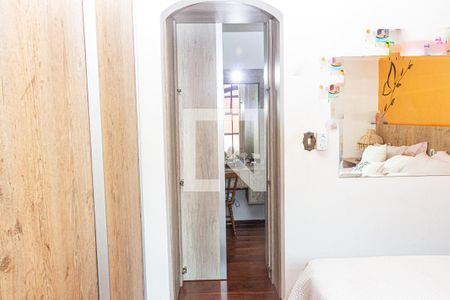 Suíte master de casa à venda com 4 quartos, 300m² em Jardim Santa Helena, São Paulo