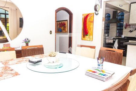 Sala de Jantar de casa à venda com 4 quartos, 300m² em Jardim Santa Helena, São Paulo