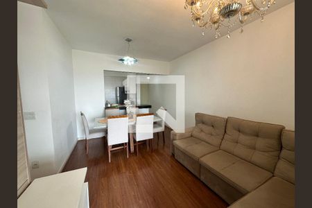 Sala de apartamento para alugar com 3 quartos, 85m² em Jardim Tupanci, Barueri