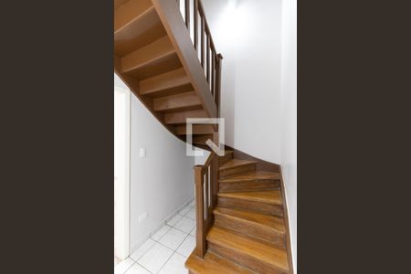 Escada de casa para alugar com 2 quartos, 120m² em Vila Dom Pedro I, São Paulo