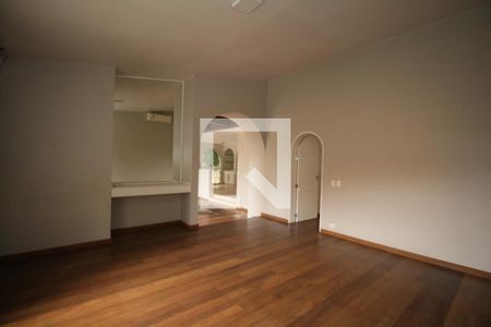 Casa à venda com 3 quartos, 300m² em Jardim Leonor, São Paulo