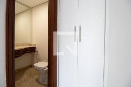 Lavabo de apartamento para alugar com 3 quartos, 159m² em Água Verde, Curitiba