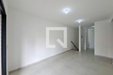 Sala de casa de condomínio para alugar com 2 quartos, 71m² em Aviação, Praia Grande