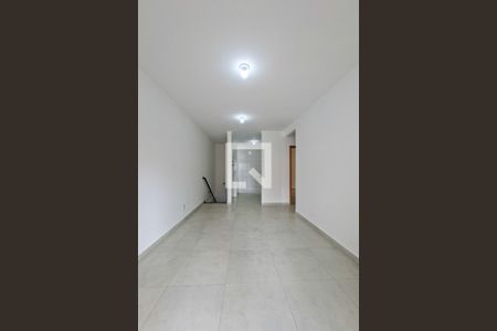 Sala de casa de condomínio para alugar com 2 quartos, 71m² em Aviação, Praia Grande