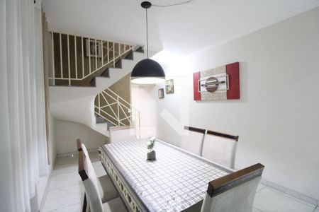 Casa para alugar com 3 quartos, 262m² em Jardim Regis, São Paulo