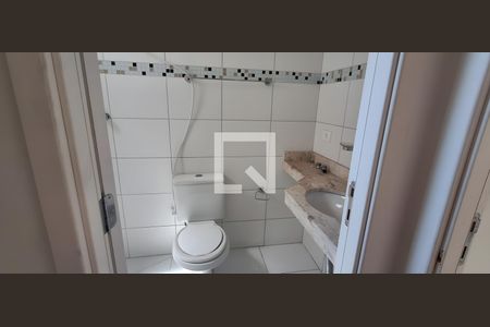 Banheiro de apartamento para alugar com 2 quartos, 59m² em Parque Industriario, Santo André