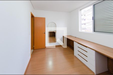 Quarto de apartamento para alugar com 2 quartos, 95m² em Barroca, Belo Horizonte