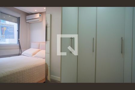 Closet do quarto 1 de apartamento para alugar com 2 quartos, 52m² em Cavalhada, Porto Alegre