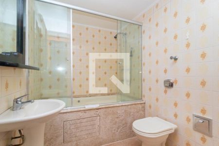 Banheiro 1 de apartamento para alugar com 3 quartos, 104m² em São João, Porto Alegre