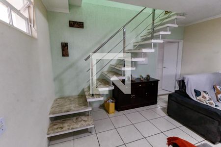 Escada acesso quartos de casa à venda com 5 quartos, 296m² em Jardim Maria Rosa, Taboão da Serra