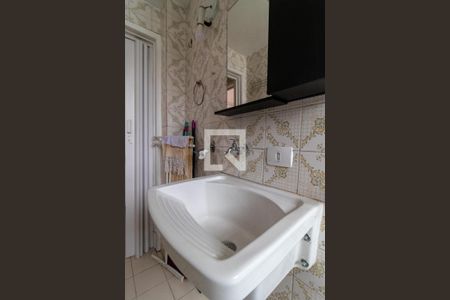 Banheiro de kitnet/studio para alugar com 1 quarto, 22m² em Água Branca, São Paulo