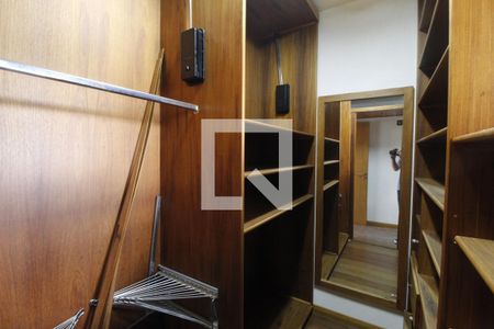 Closet da suíte 1 de casa à venda com 5 quartos, 600m² em Chácara das Pedras, Porto Alegre