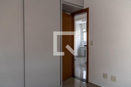 Quarto 1 de apartamento para alugar com 2 quartos, 56m² em Camargos, Belo Horizonte