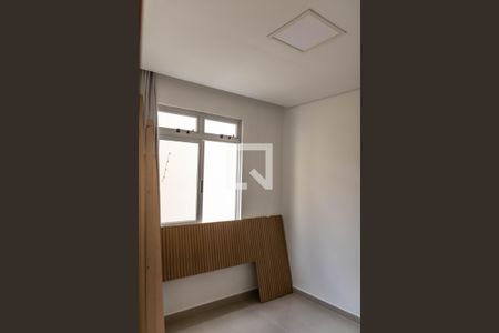 Quarto 1 de apartamento para alugar com 2 quartos, 56m² em Camargos, Belo Horizonte