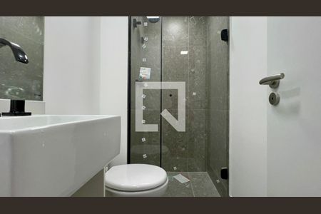 Banheiro de kitnet/studio à venda com 1 quarto, 25m² em Pinheiros, São Paulo