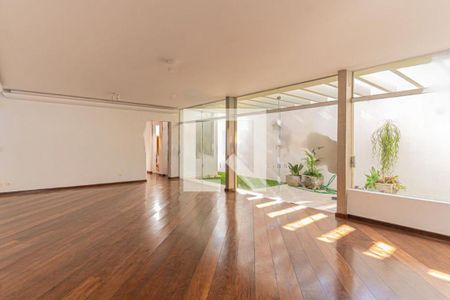 Casa à venda com 4 quartos, 306m² em Granja Julieta, São Paulo
