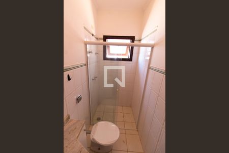 BANHEIRO DA SUITE 1 de casa de condomínio à venda com 4 quartos, 230m² em Conjunto Habitacional Vila Santana (sousas), Campinas