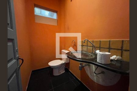 Lavabo de casa para alugar com 2 quartos, 65m² em Caxingui, São Paulo