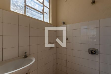 Banheiro de casa para alugar com 1 quarto, 60m² em São Salvador, Belo Horizonte